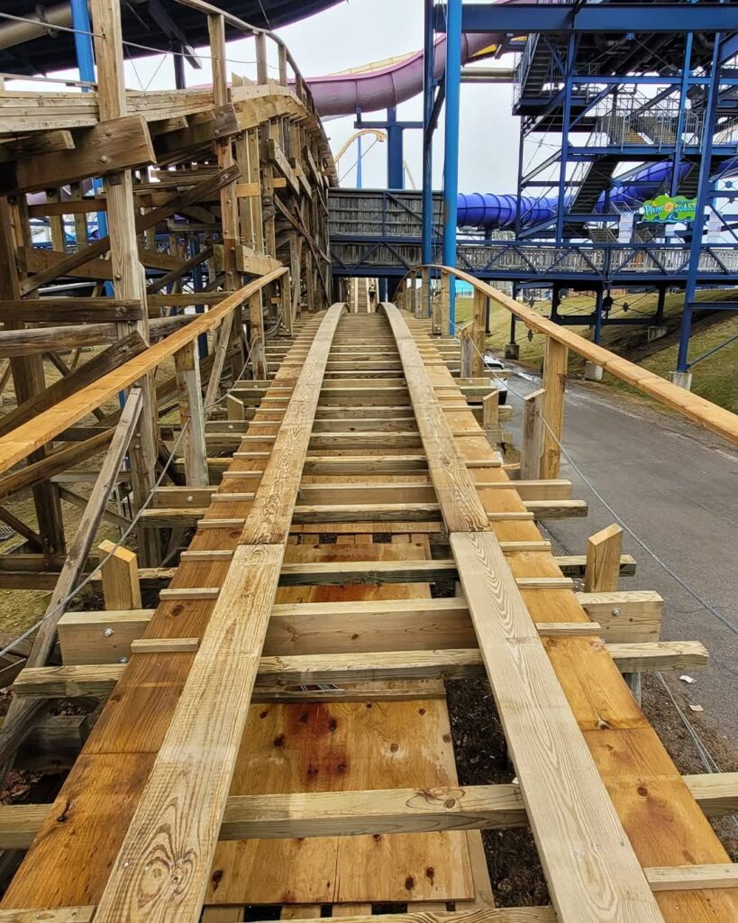 Canada's Wonderland: Mighty Canadian Minebuster
