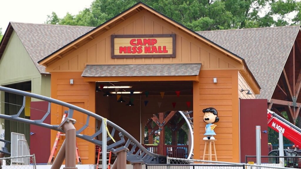 Carowinds: Carolina Harbor Shore Club