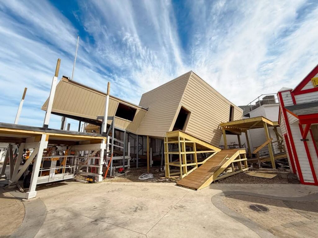 Arnolds Park: Tipsy House