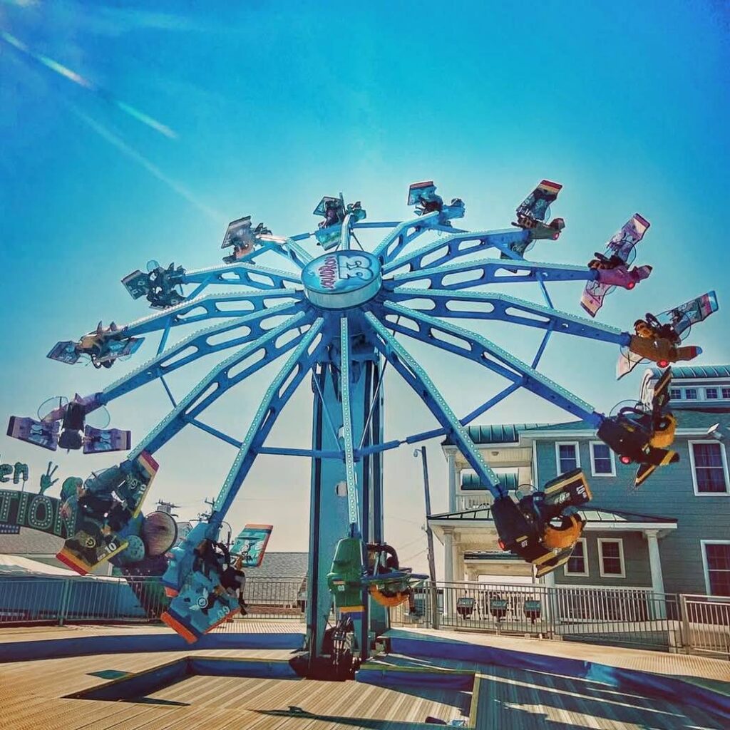 Playland's Castaway Cove: Windstarz & Storm