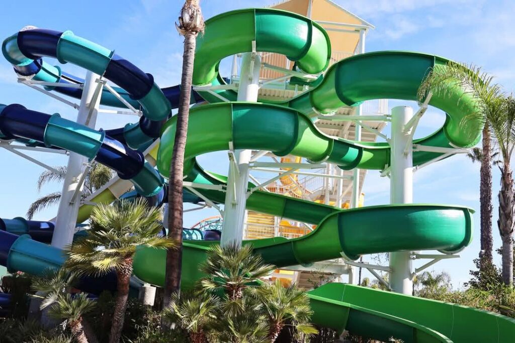 Six Flags Hurricane Harbor Los Angeles: 30. Jubiläum