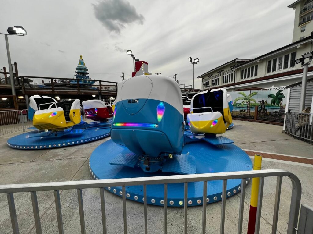 Playland's Castaway Cove: Windstarz & Storm