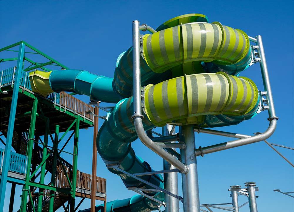 Roaring Springs Waterpark: The Hive & The Heist
