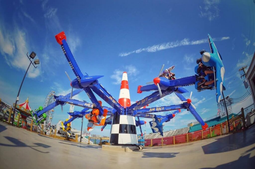 Playland's Castaway Cove: Windstarz & Storm