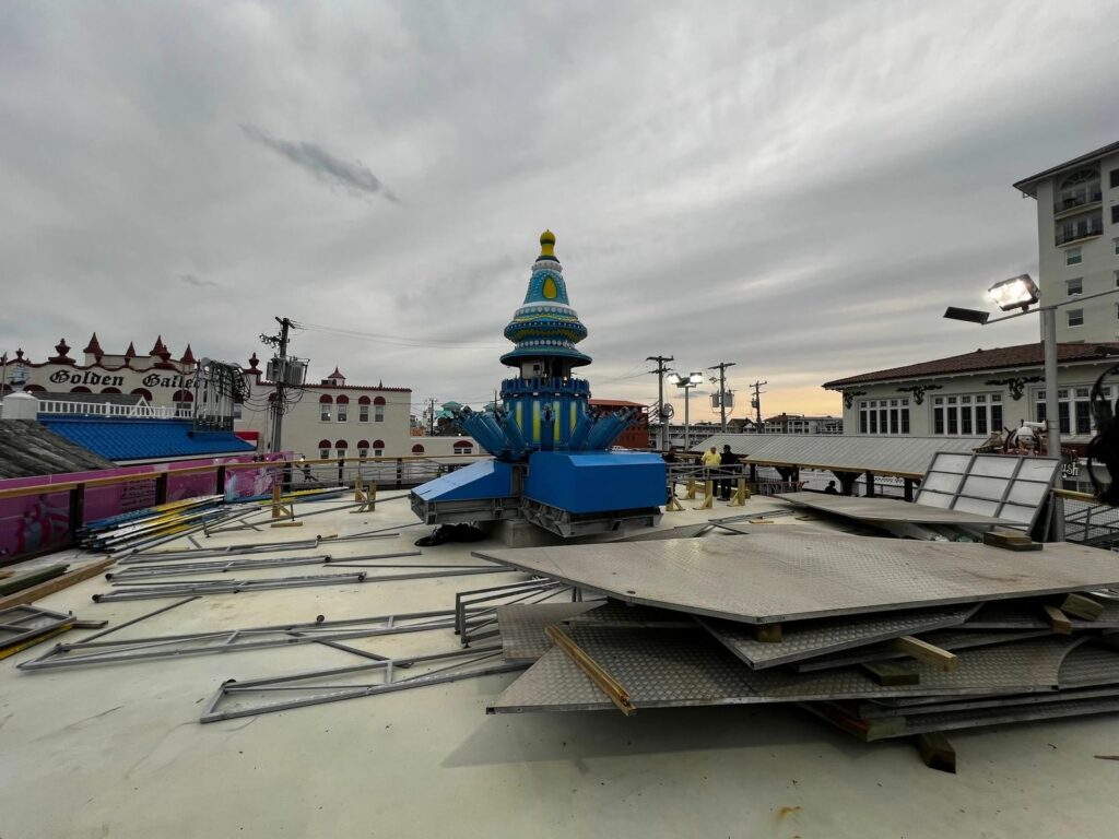 Playland's Castaway Cove: Windstarz & Storm