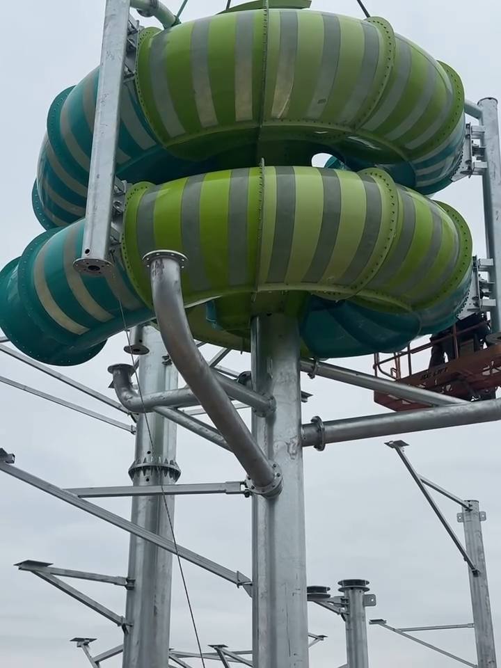Roaring Springs Waterpark: The Hive & The Heist
