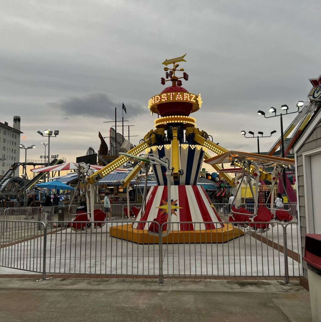 Playland's Castaway Cove: Windstarz & Storm