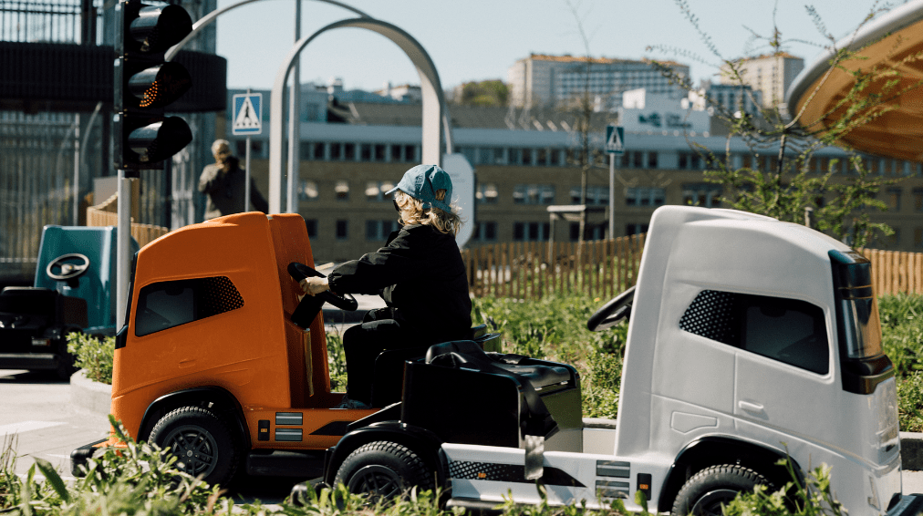 World Of Volvo: Traffic School