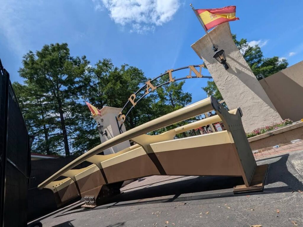 Six Flags Over Texas: Neuer Dive-Coaster (Name bisher unbekannt)