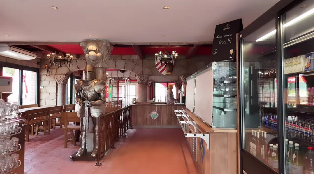 Dennlys Parc: L'Auberge Du Moulin