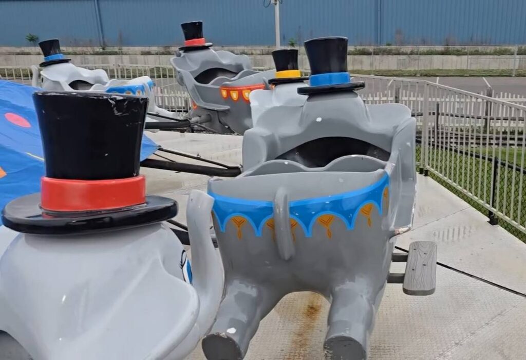 Huck Finn's Playland: Flying Elephants
