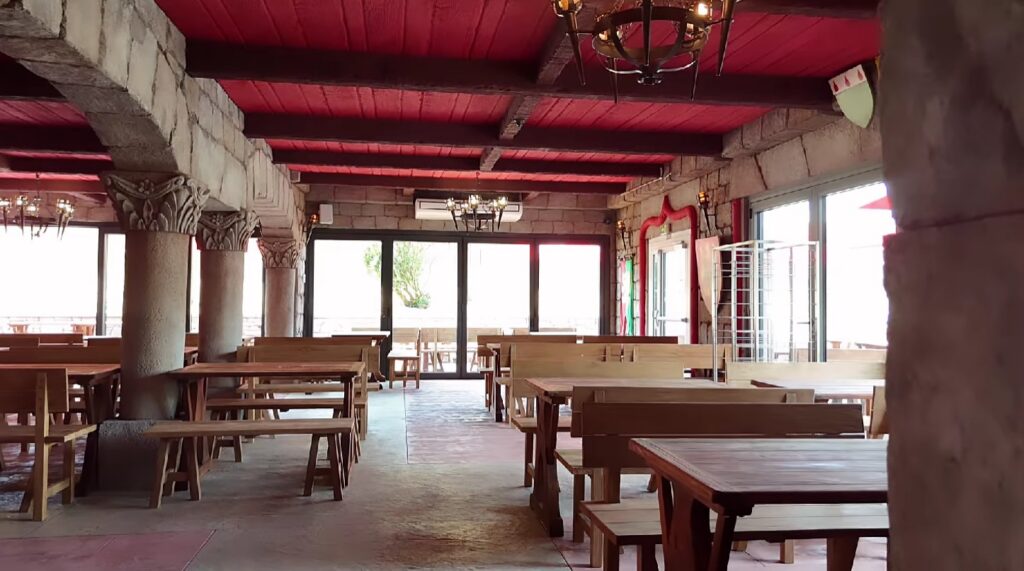 Dennlys Parc: L'Auberge Du Moulin