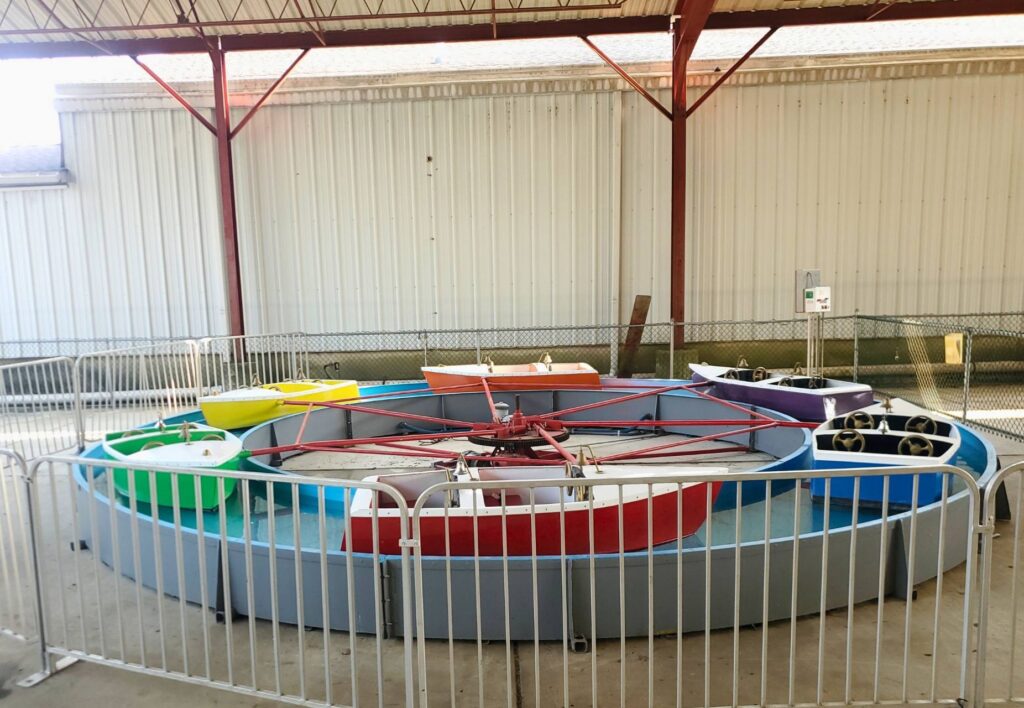 Clementon Park & Splash World: Round-A-Boats
