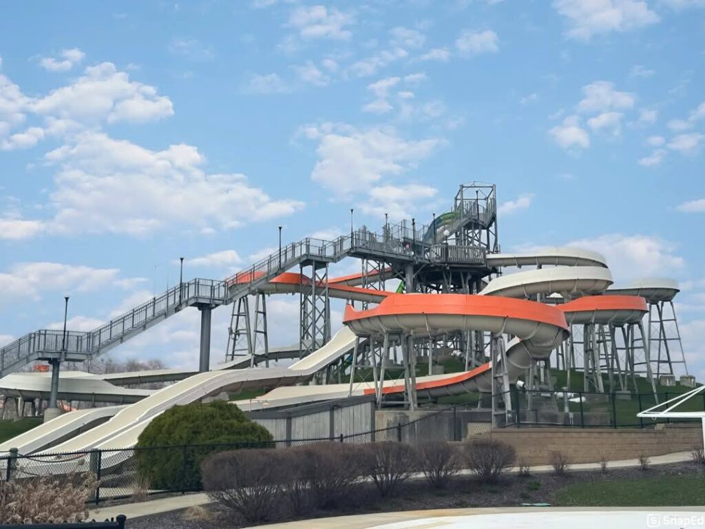 Hurricane Harbor Rockford: Bermuda Triangle
