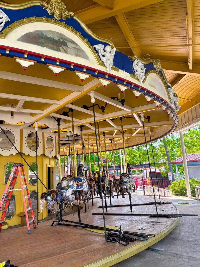 Six Flags St. Louis: Grand Ole Carousel
