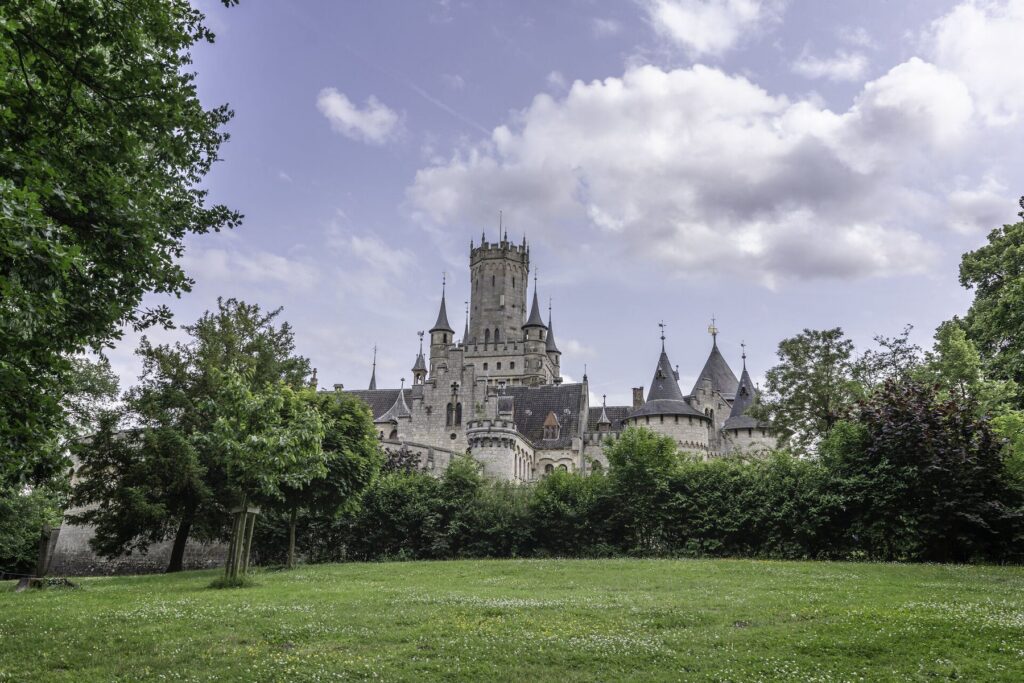 Schloss Marienburg: Zeitreise um die Marienburg