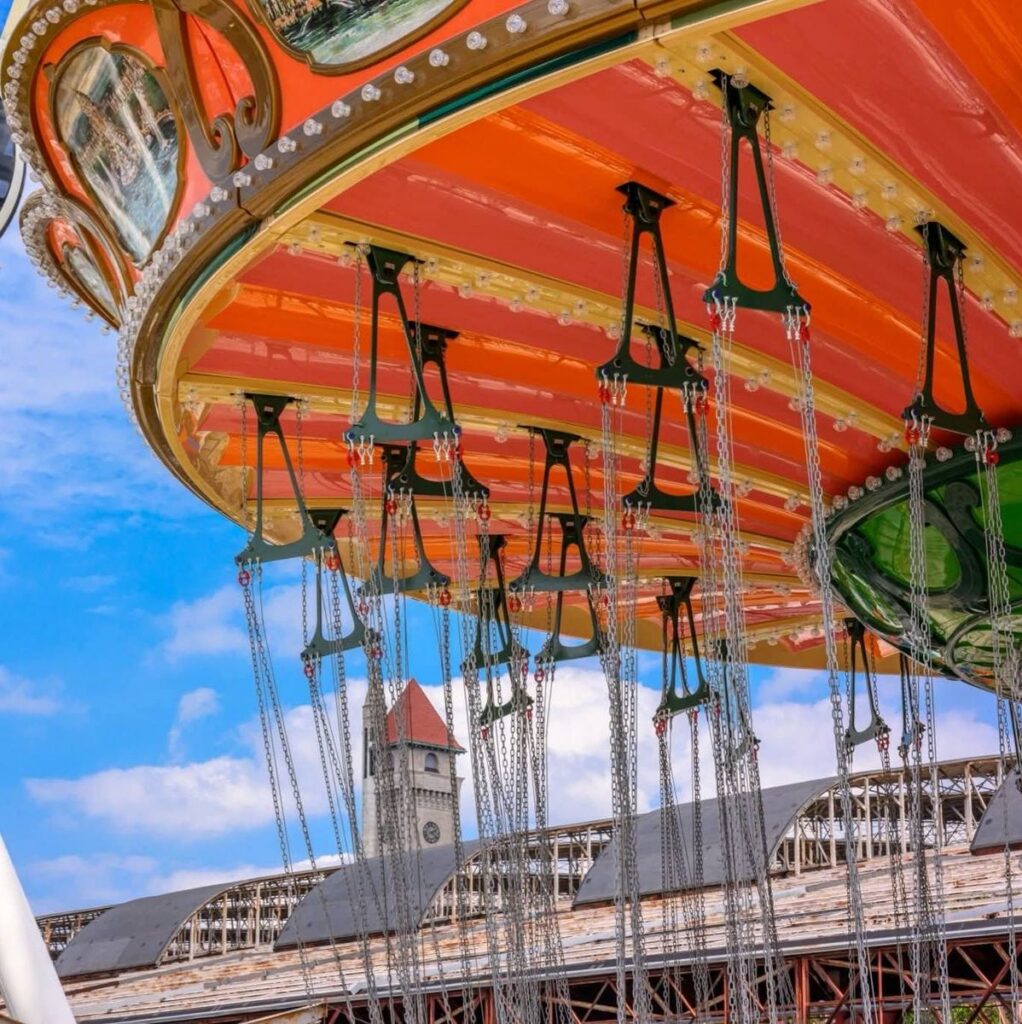 St. Louis Union Station: Flying Louie Pirate Ship & Wave Swinger
