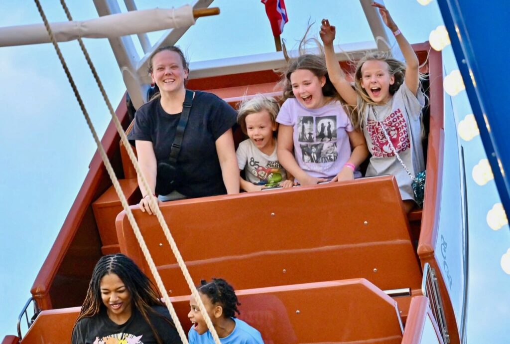 St. Louis Union Station: Flying Louie Pirate Ship & Wave Swinger