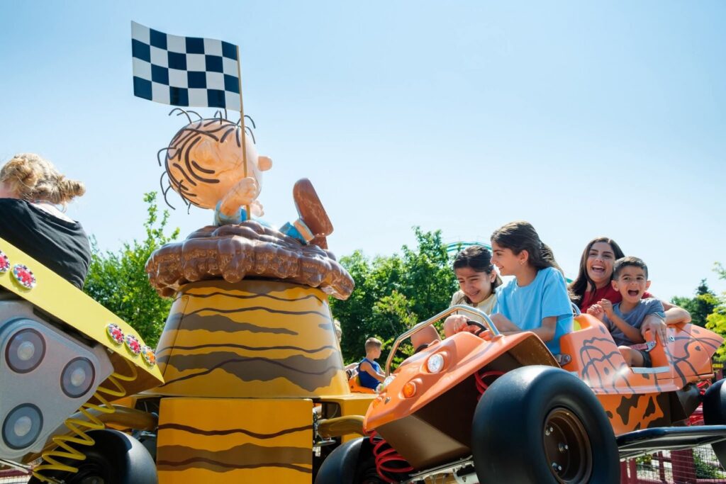 Six Flags Entertainment Corporation: Partnerschaft Peanuts