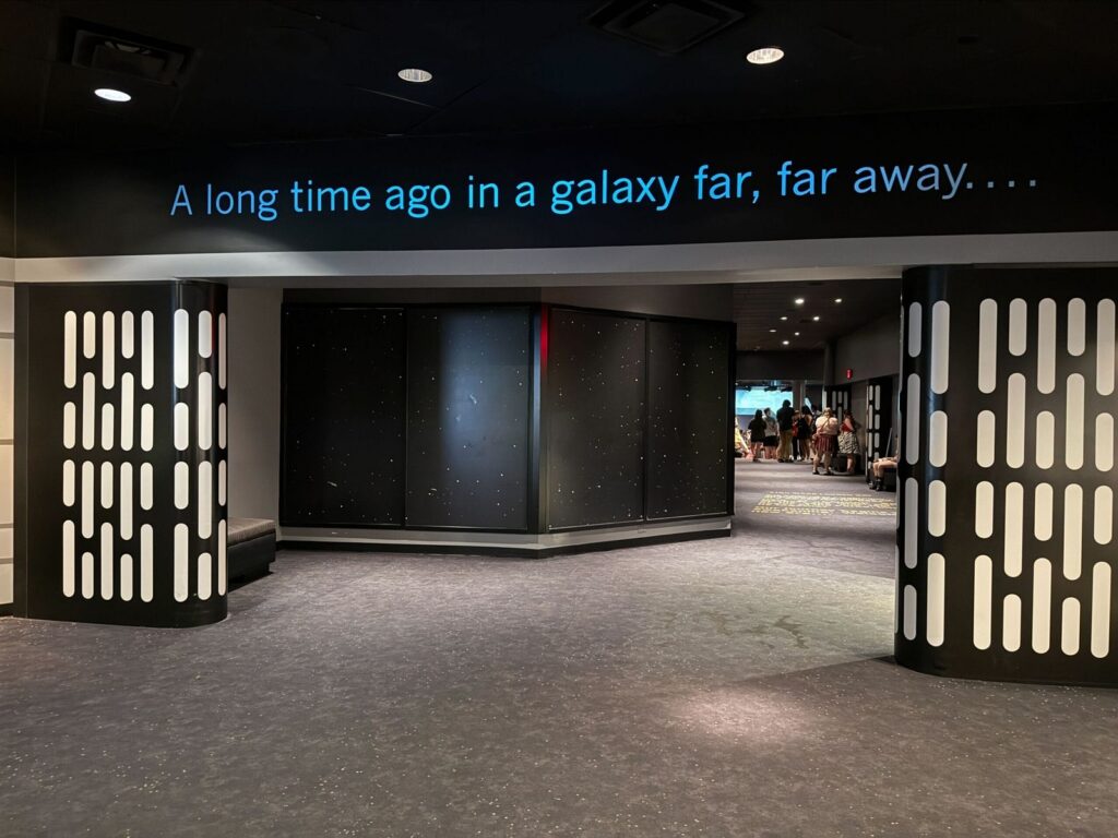 Disney Hollywood Studios: Star Wars Launch Bay & Animation Courtyard