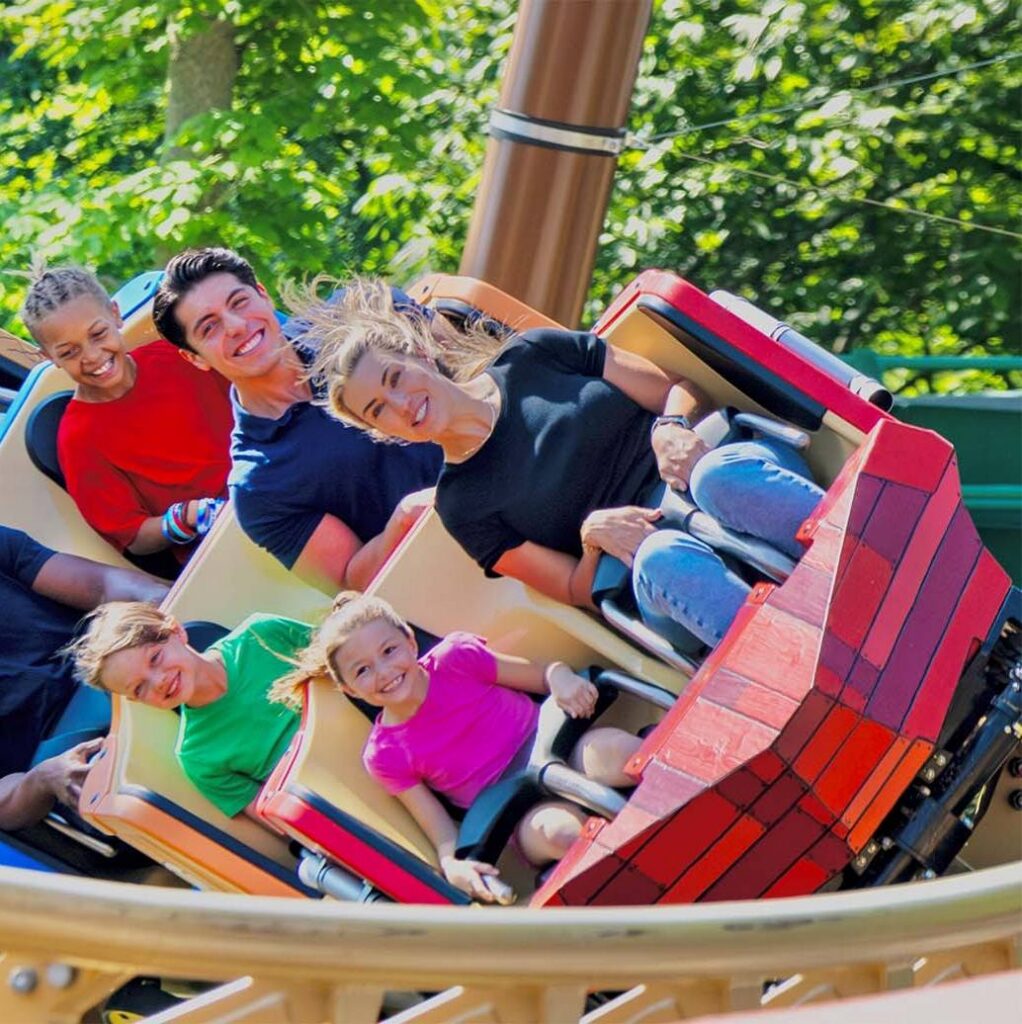 Six Flags Entertainment Corporation: Partnerschaft Peanuts