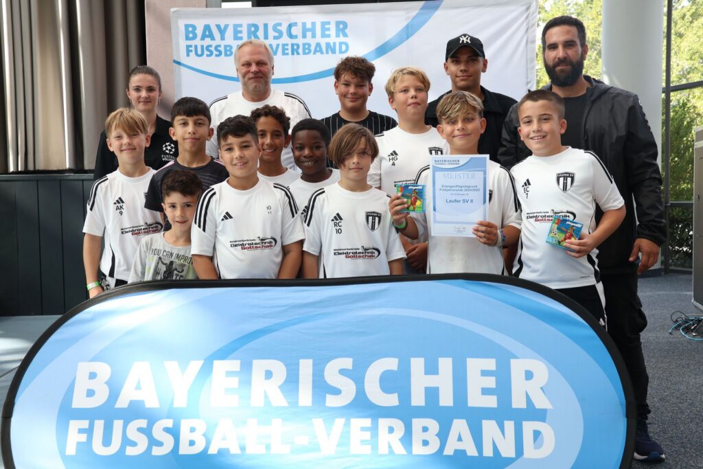 Playmobil-FunPark: Bayerischer Fußball-Verband ehrt Junioren-Teams