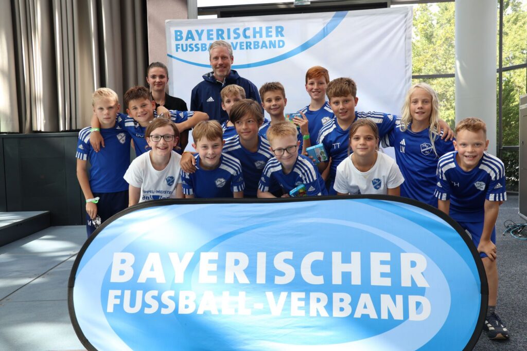 Playmobil-FunPark: Bayerischer Fußball-Verband ehrt Junioren-Teams