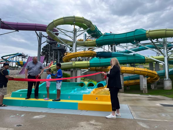 Bingemans Big Splash: Typhoon Twister