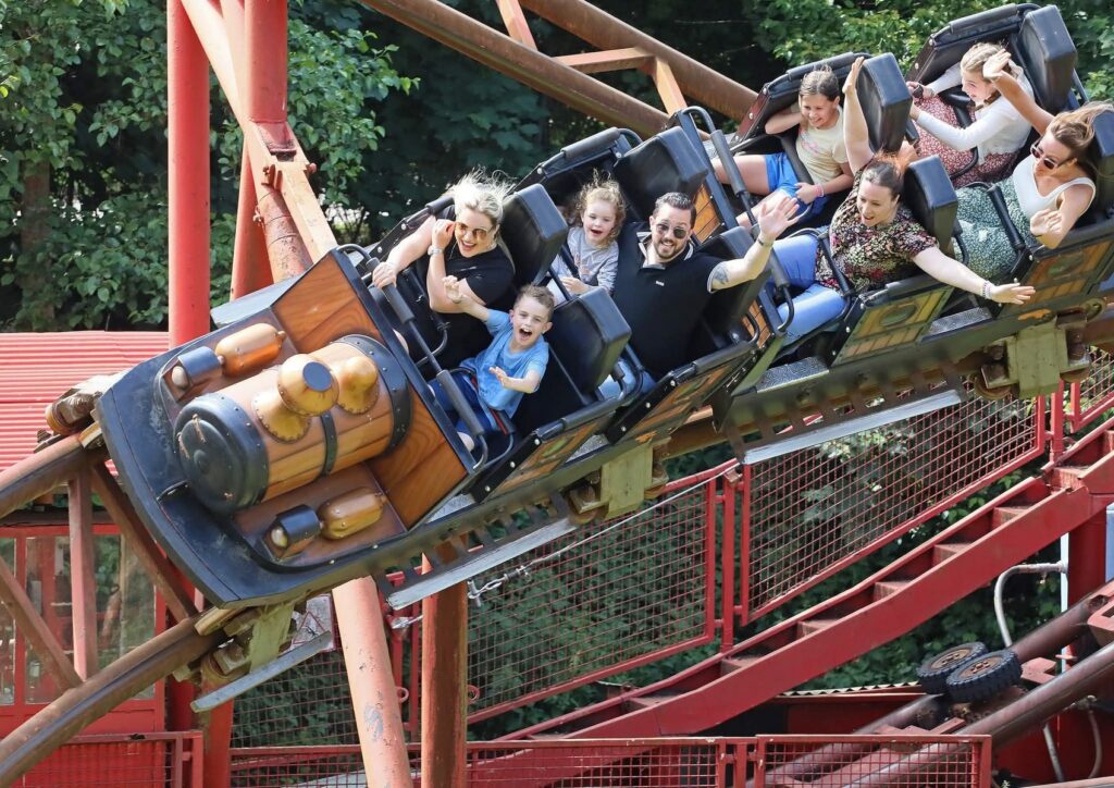 Pleasurewood Hills: Übernahme
