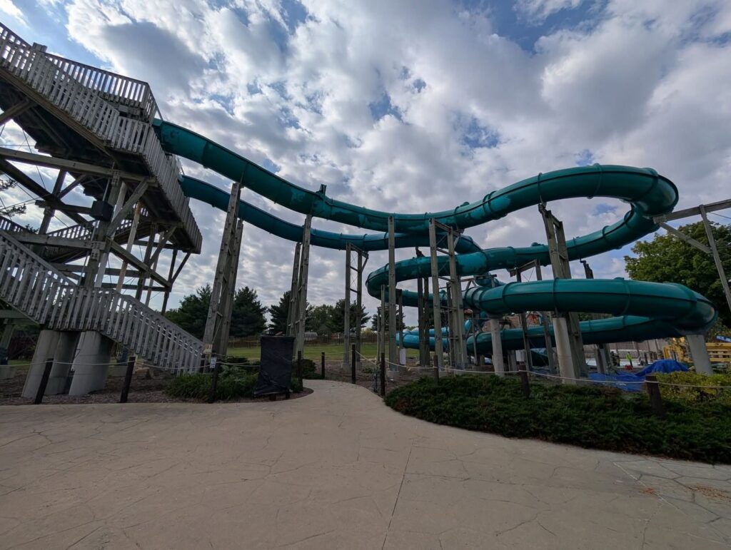 Lost Island Waterpark: Emerald Adventure & Jade Rapids