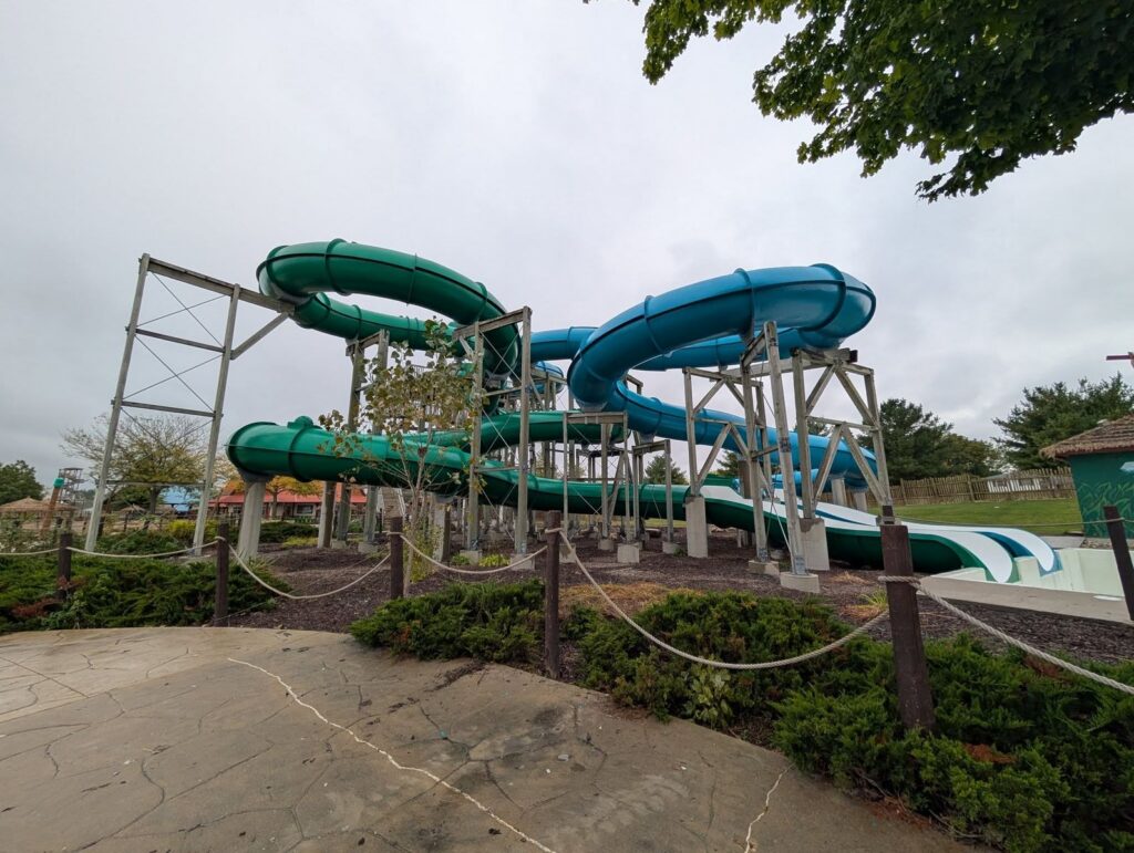 Lost Island Waterpark: Emerald Adventure & Jade Rapids