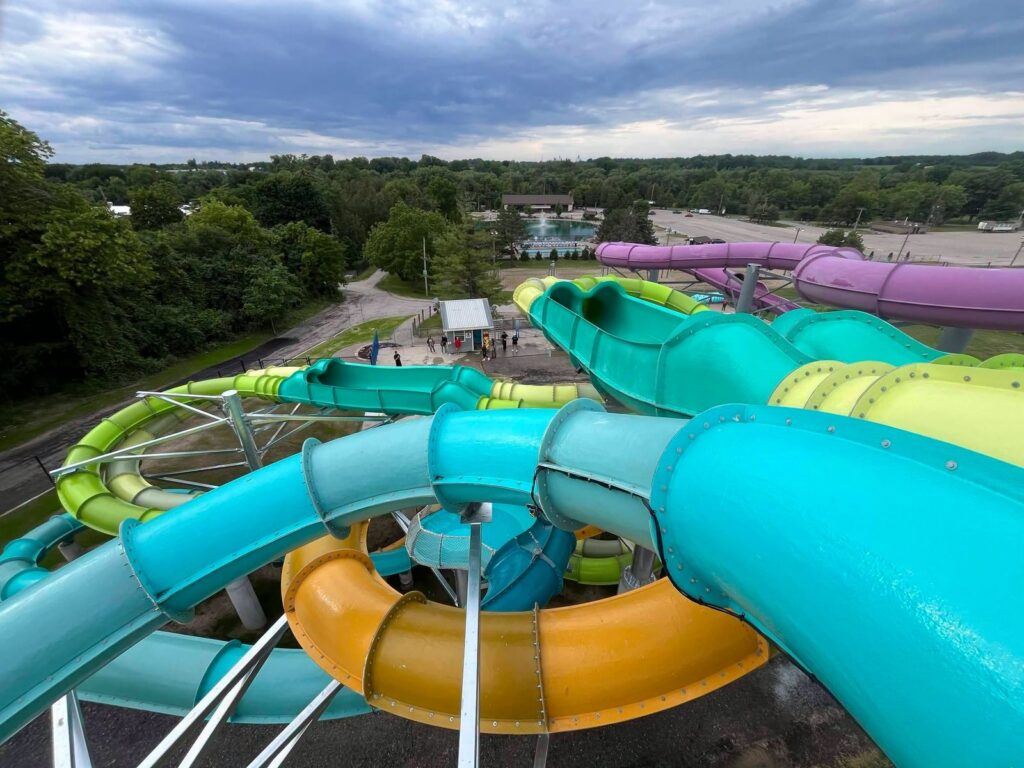 Bingemans Big Splash: Typhoon Twister