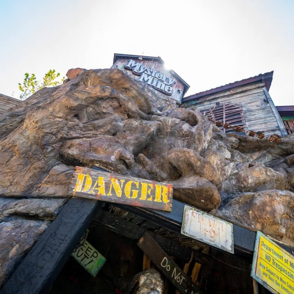 Dollywood: Mystery Mine