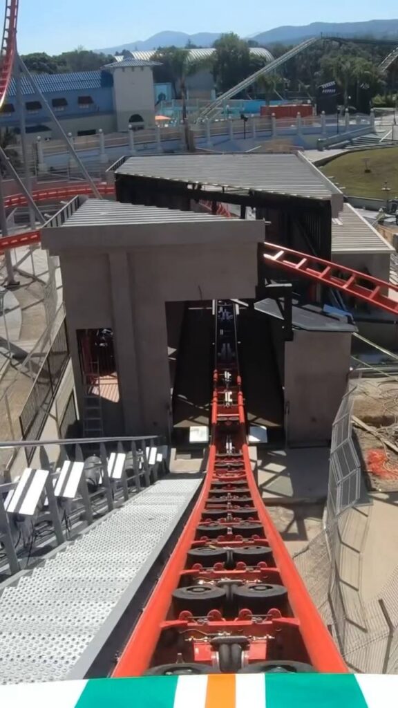 Six Flags Mexico: Speedway Stunt Coaster