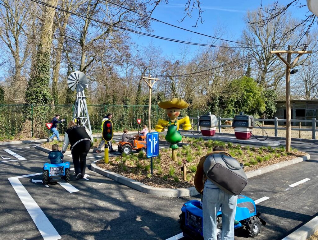 Plopsaland Belgium: Rijschool Suikerbuik