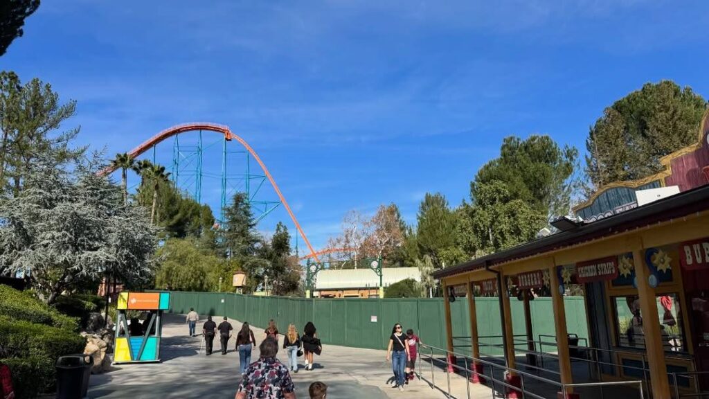 Six Flags Magic Mountain: Looney Tunes™️ Land