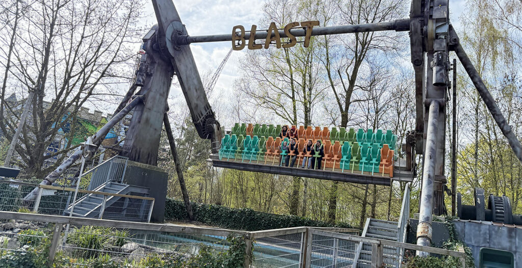 Walibi Holland: The Tomahawk, Space Kidz & Blast