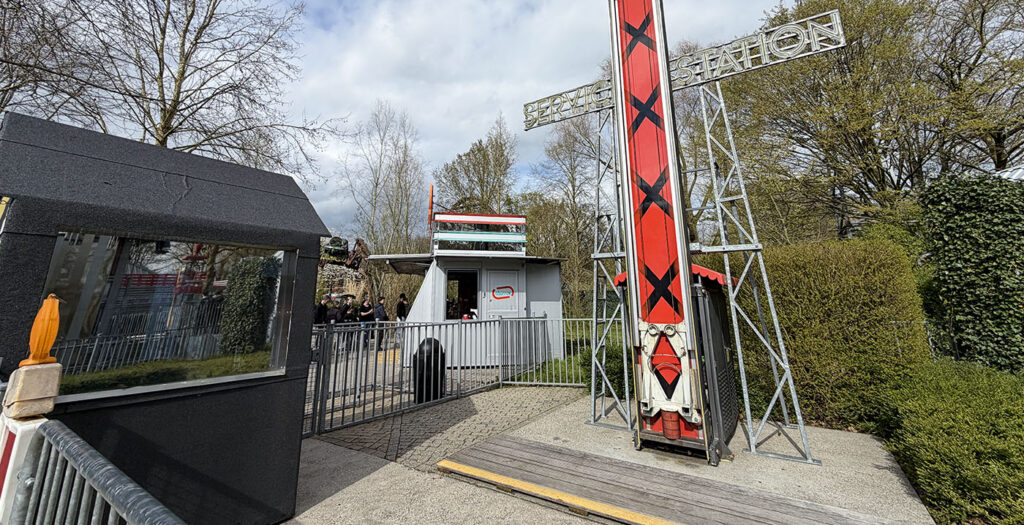 Walibi Holland: The Tomahawk, Space Kidz & Blast