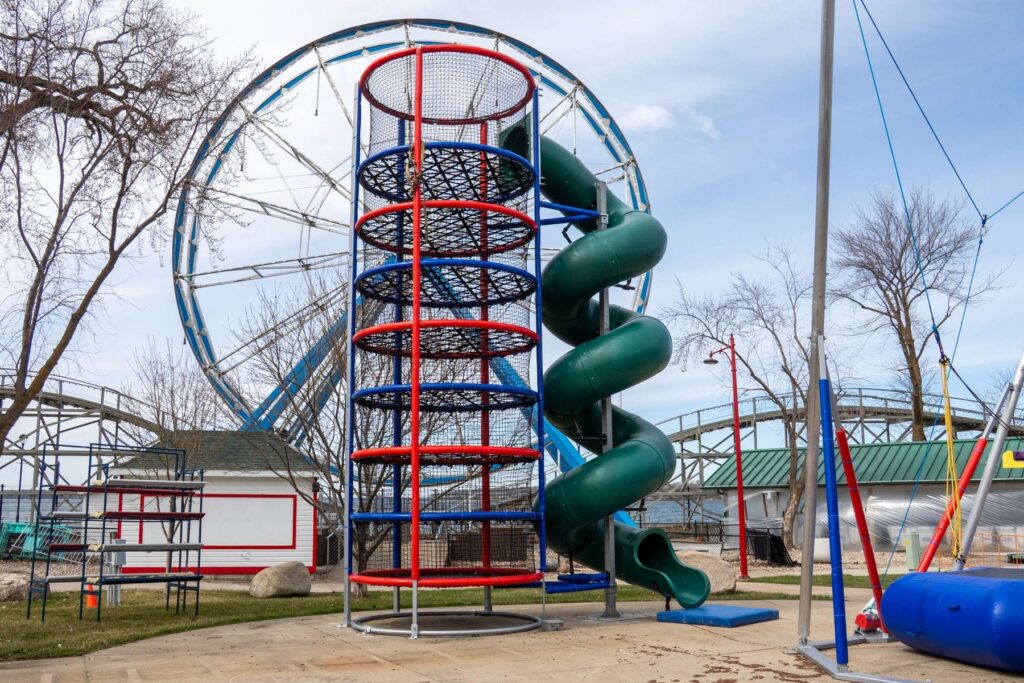 Arnolds Park: Spider Mountain & Bungy Trampoline