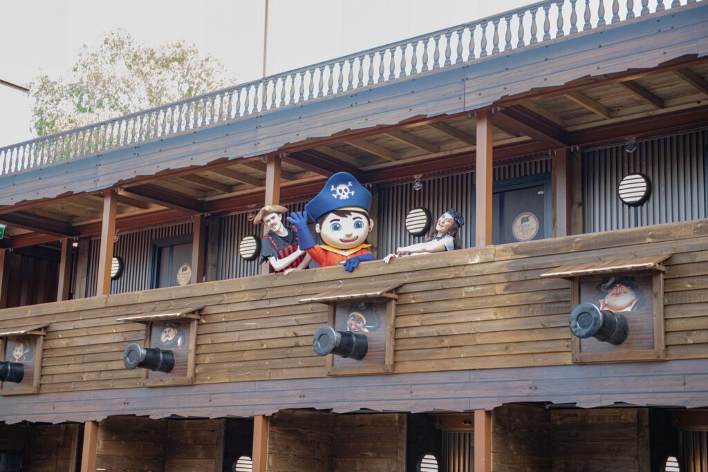 Gulliver's World: Enchanted Castle Hotel & Pirate Ship Hotel
