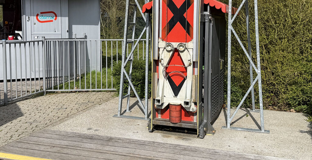 Walibi Holland: The Tomahawk, Space Kidz & Blast