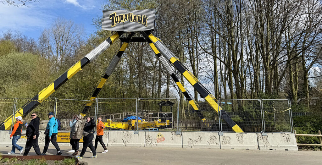 Walibi Holland: The Tomahawk, Space Kidz & Blast