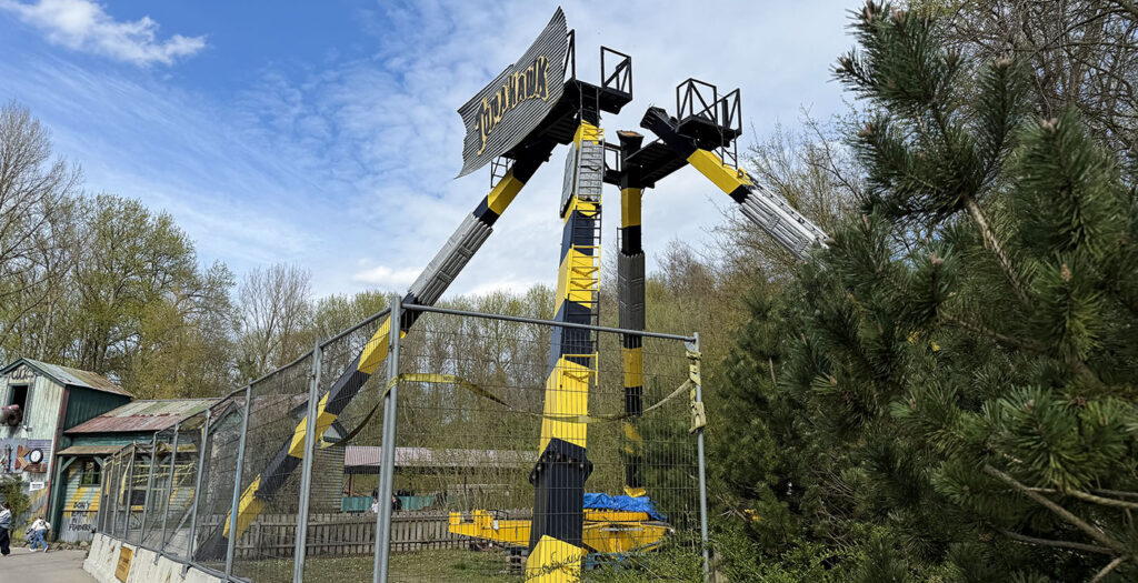 Walibi Holland: The Tomahawk, Space Kidz & Blast