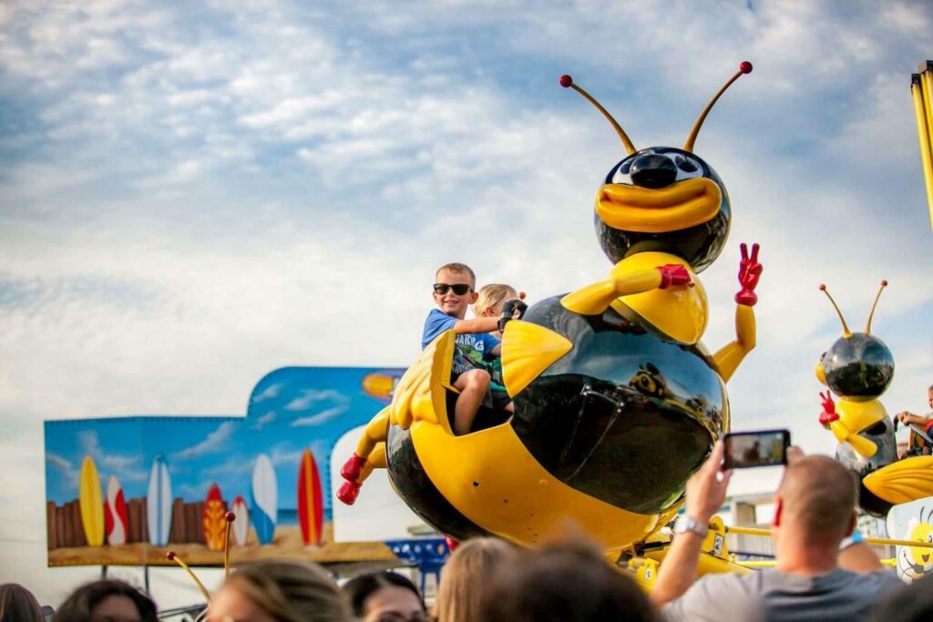 Fantasy Island Amusement Park: Honey Bees