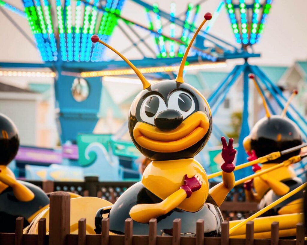 Fantasy Island Amusement Park: Honey Bees
