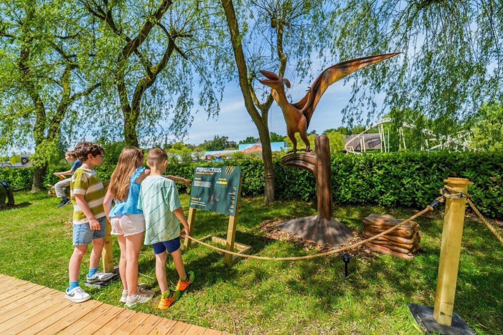 Bobbejaanland: Land of Dino's