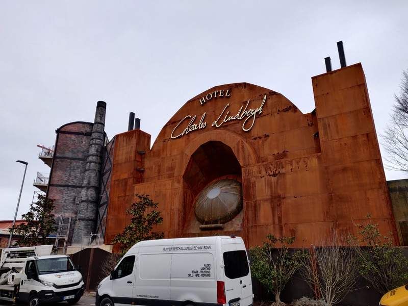 Der Schriftzug hängt – Hotel Charles Lindbergh und Rookburgh Anfang 2020 (30.01.2020)