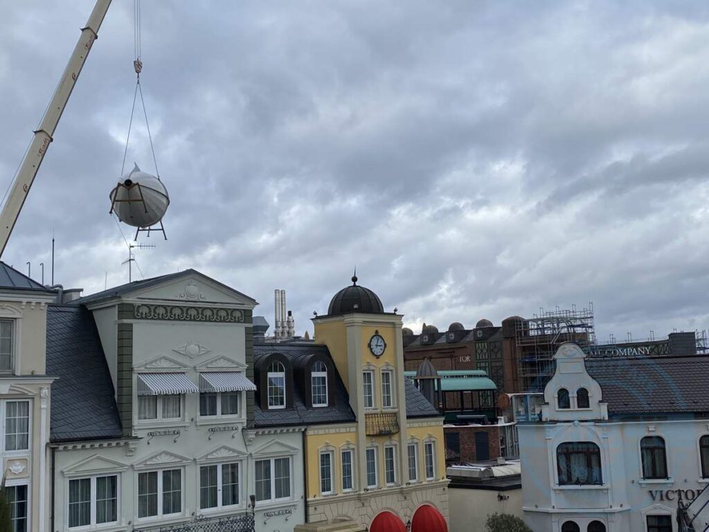 Ein Zeppelin schwebt auf die Baustelle – Hotel Charles Lindbergh und Rookburgh Anfang 2020 (19.02.2020)