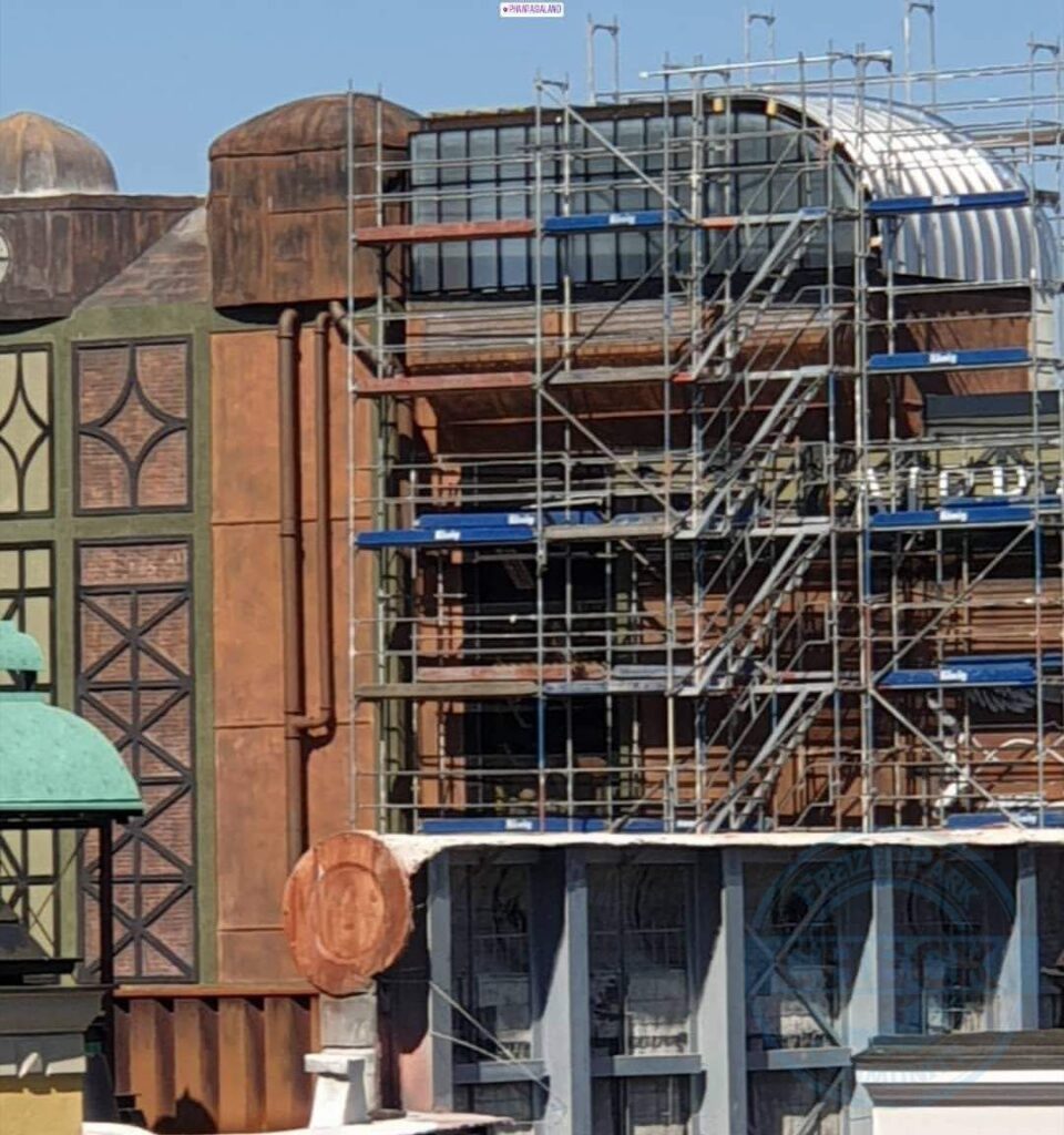 Die neue Glasfront – Hotel Charles Lindbergh und Rookburgh im Frühjahr 2020 (06.04.2020)