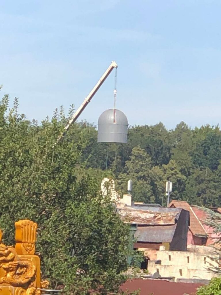 Angeliefert: ein Objekt wie eine Sternwarte – Hotel Charles Lindbergh und Rookburgh im August 2020 (03.08.2020)